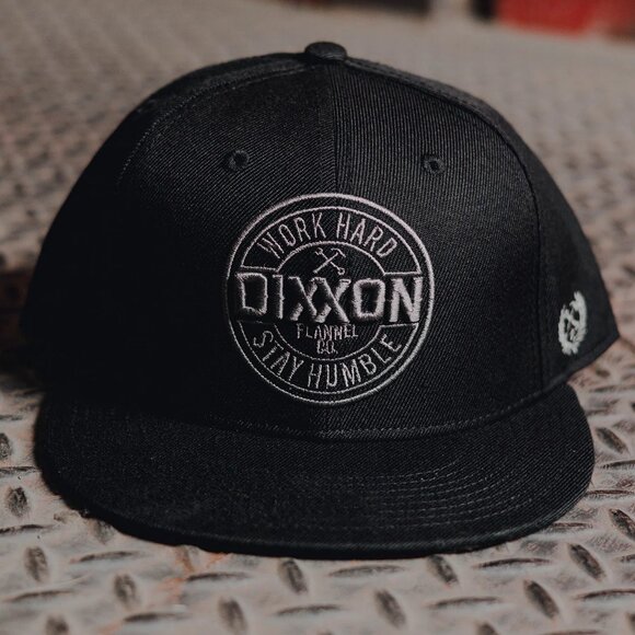 NWT Dixxon Flannel Corpo Flat Bill Snapback Hat in Black